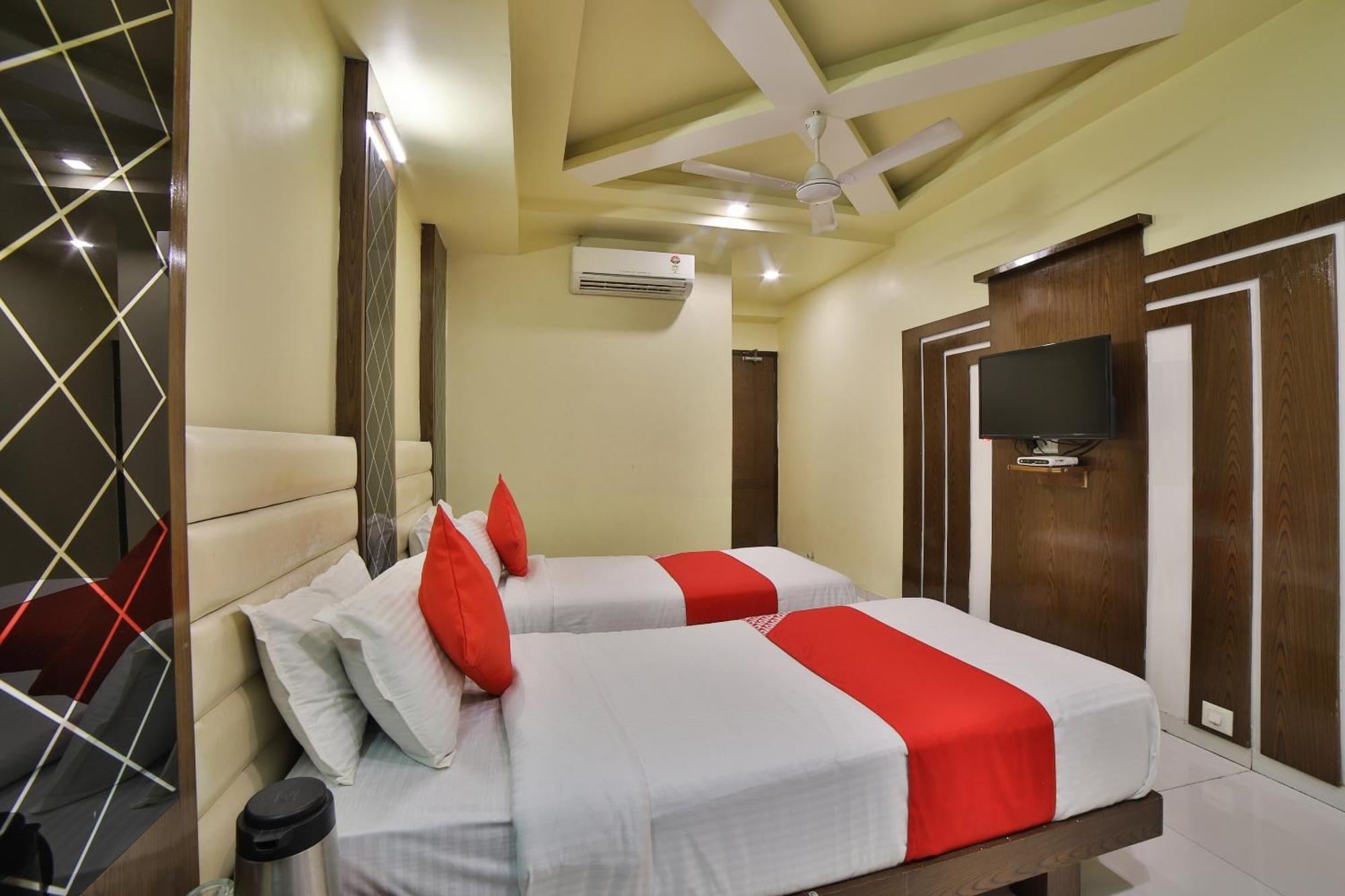 Capital O Kalash Residency Ahmedabad Eksteriør bilde