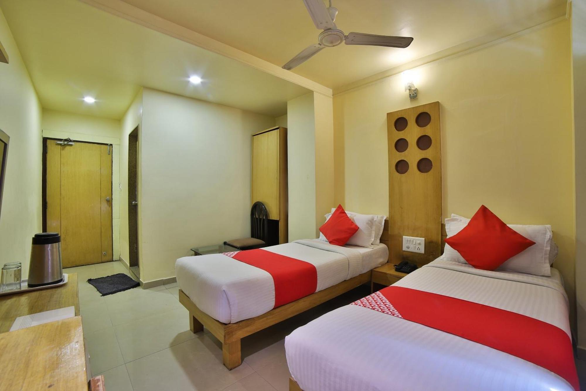 Capital O Kalash Residency Ahmedabad Eksteriør bilde