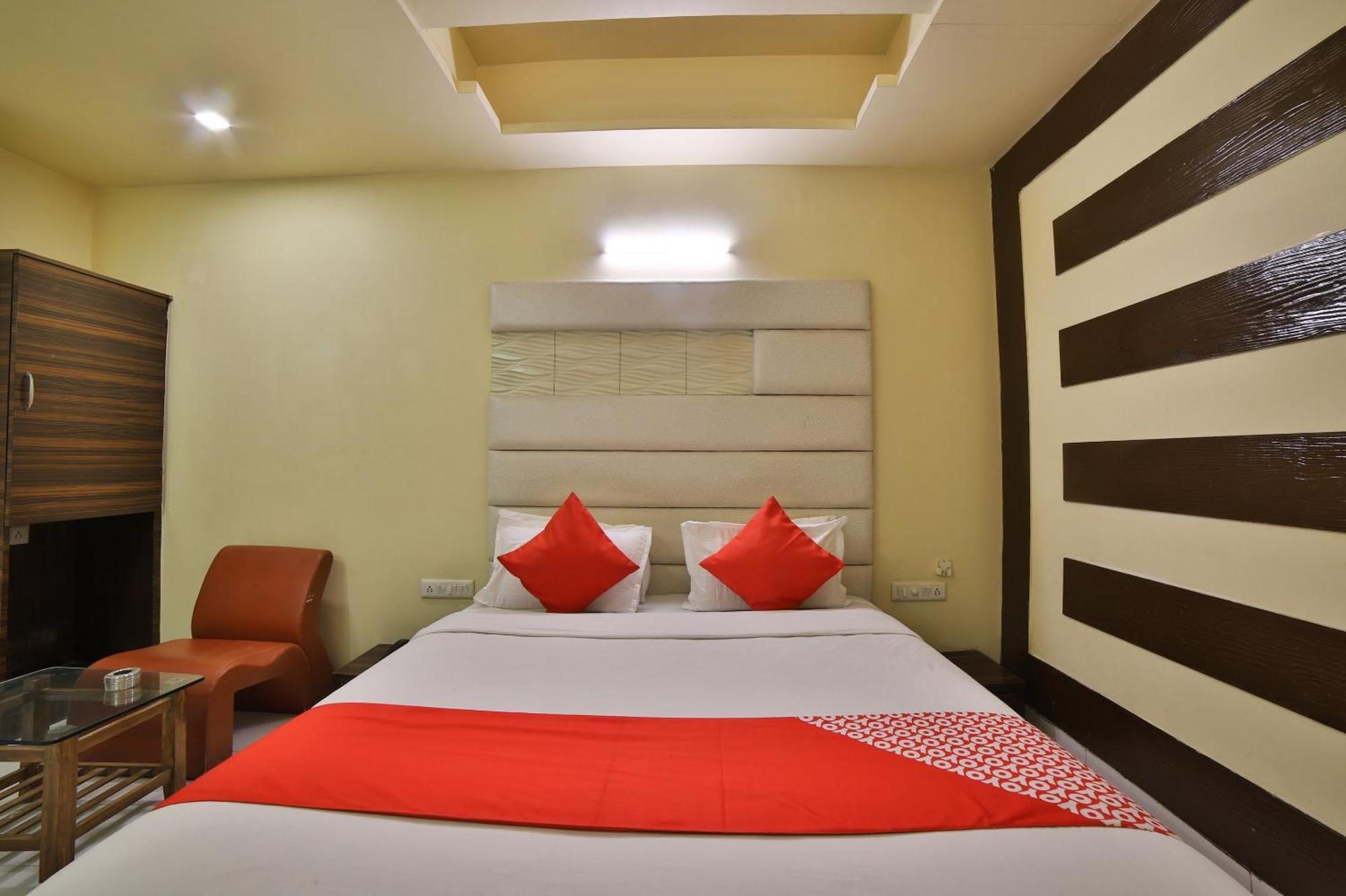 Capital O Kalash Residency Ahmedabad Eksteriør bilde