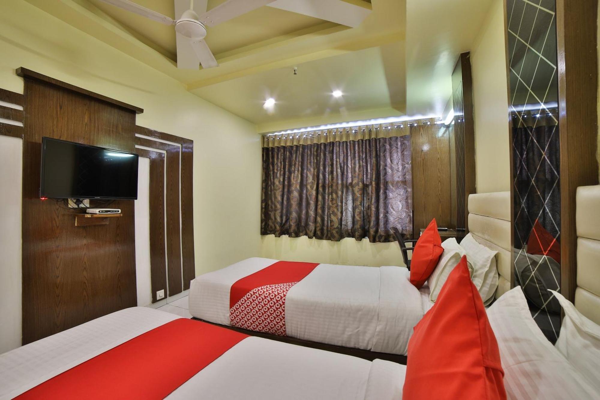 Capital O Kalash Residency Ahmedabad Eksteriør bilde