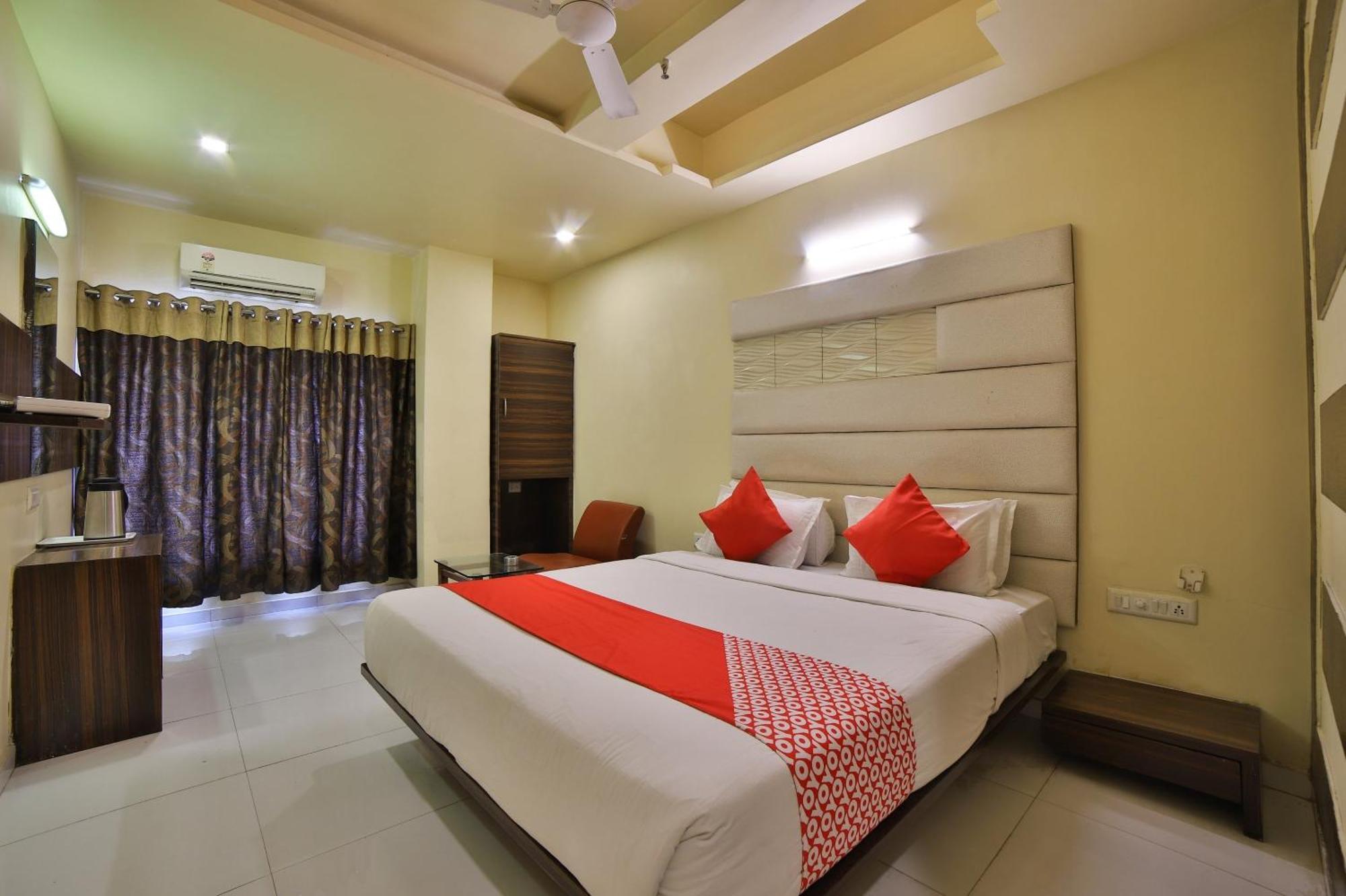 Capital O Kalash Residency Ahmedabad Eksteriør bilde