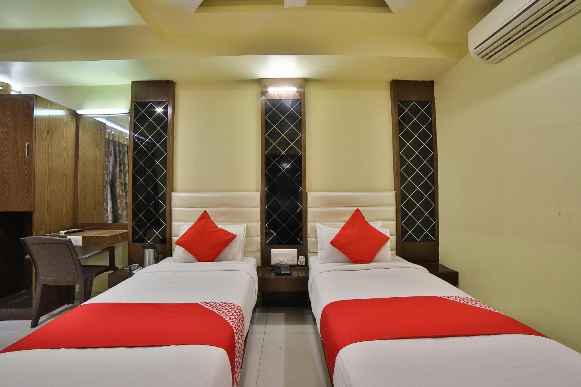 Capital O Kalash Residency Ahmedabad Eksteriør bilde