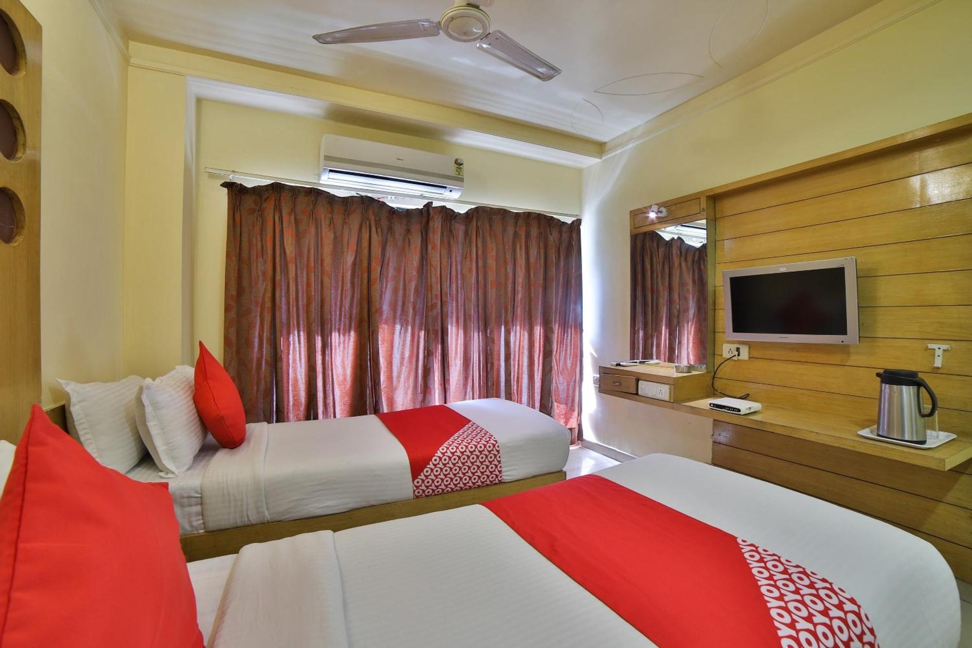 Capital O Kalash Residency Ahmedabad Eksteriør bilde