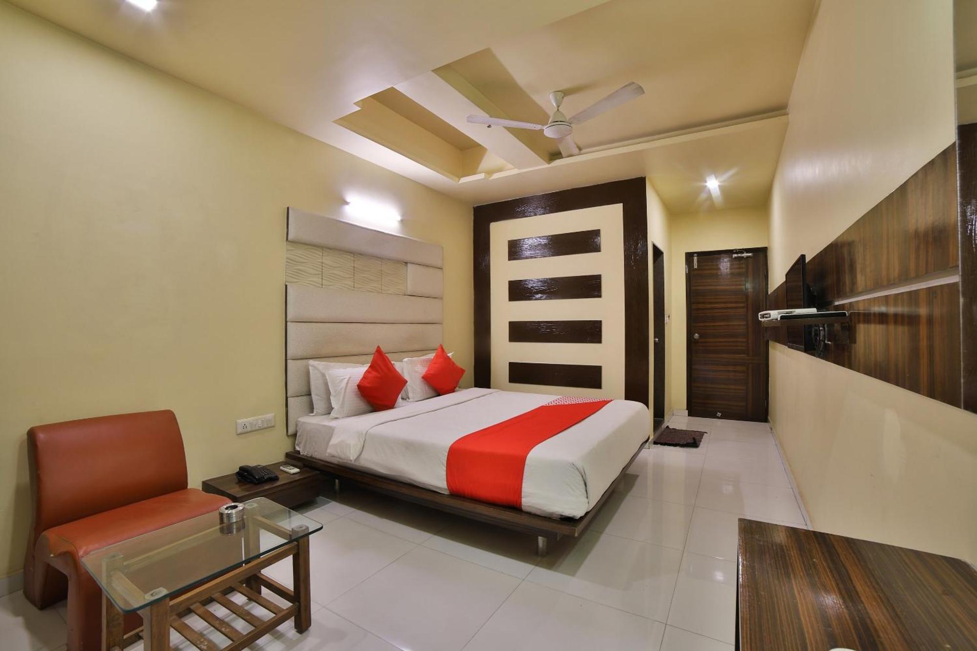 Capital O Kalash Residency Ahmedabad Eksteriør bilde